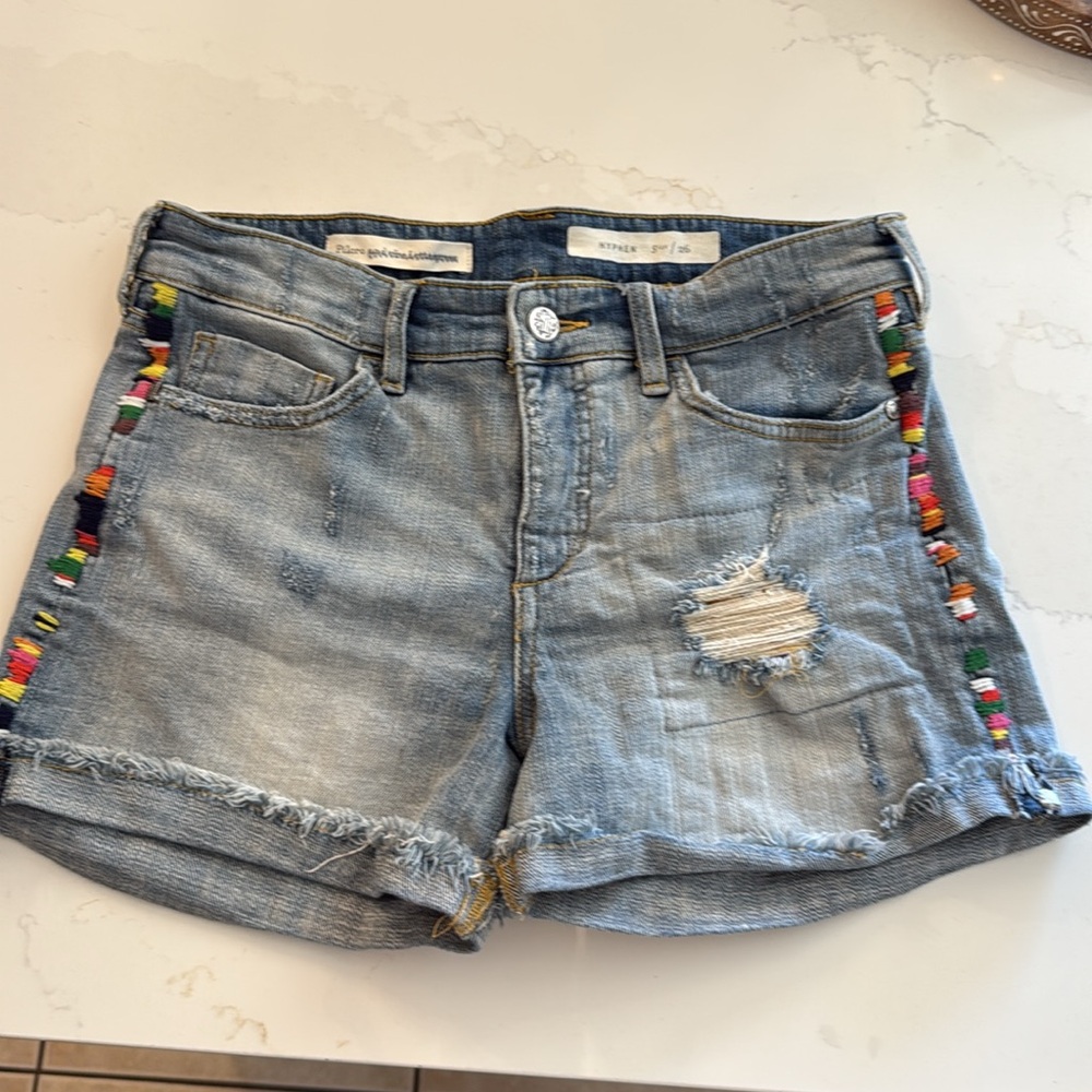Anthropologie Pilcro Hyphen High-Rise Embroidered
Shorts Size 26 - Picture 6 of 17